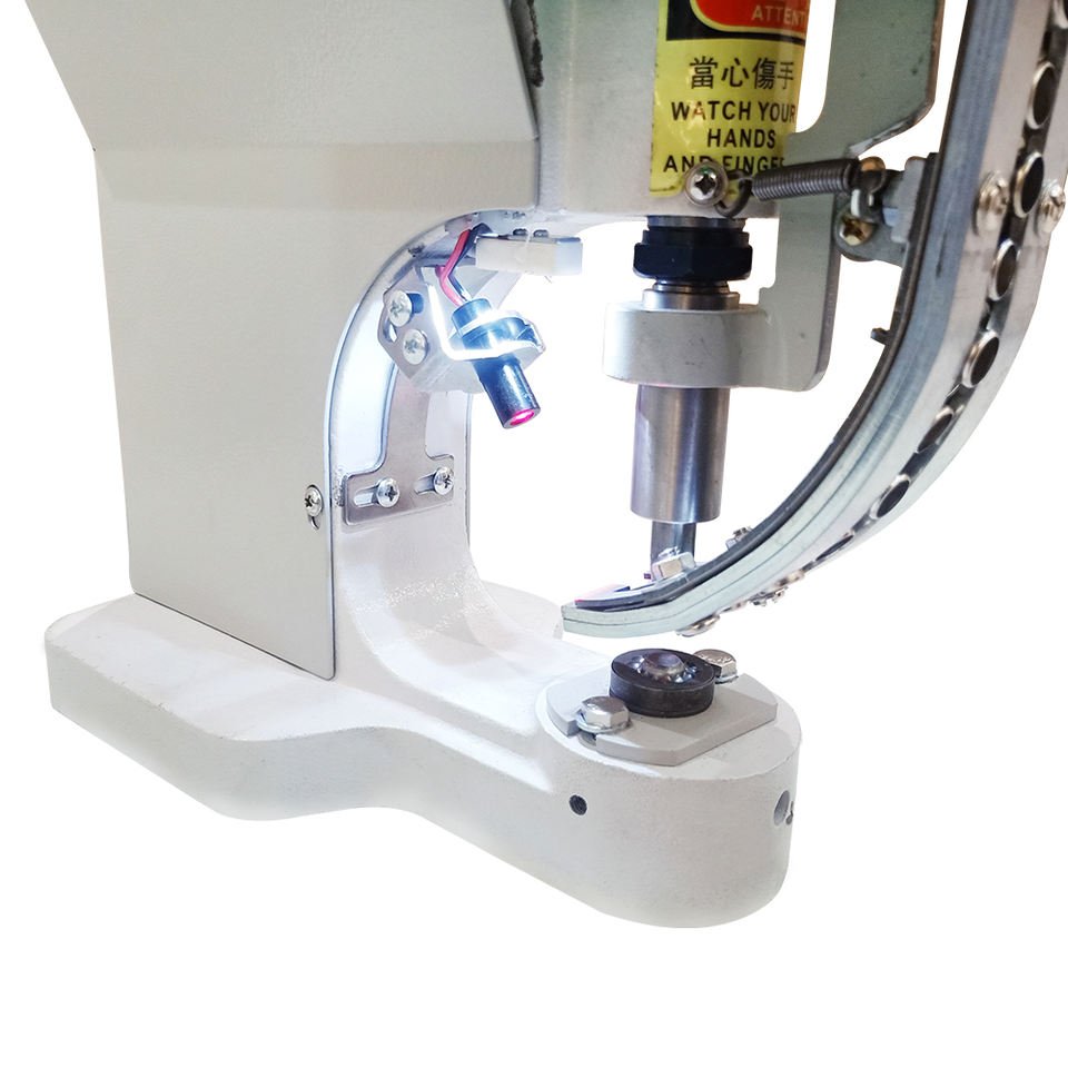 Automatic tarpaulin banner eyelet buttoning machine Button Hole Grommet Machinery