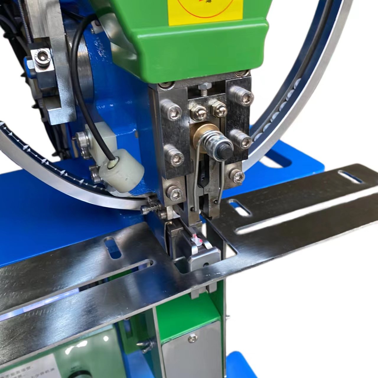 Automatic Snap plastic four button machine