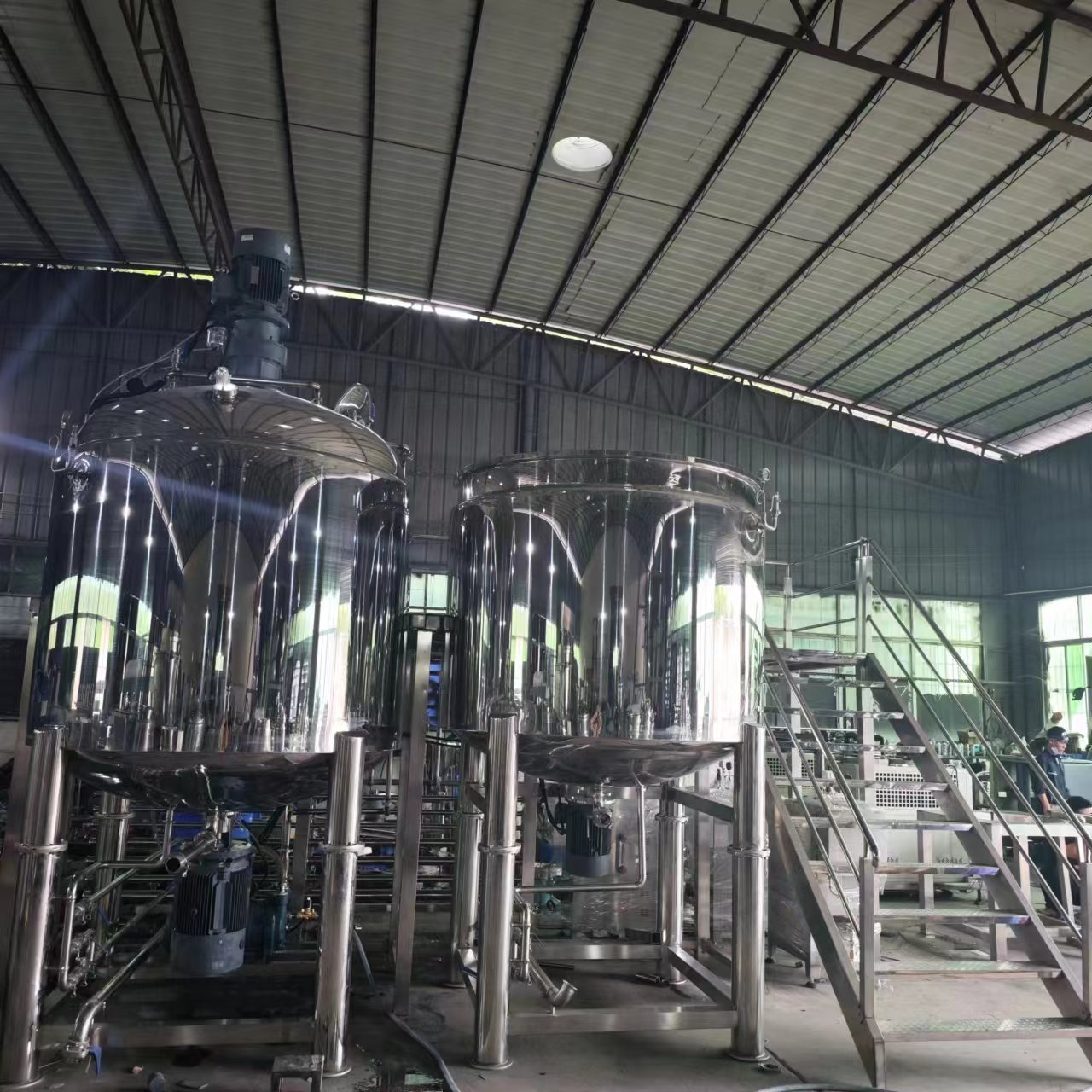 concealer cosmetic making machine 3000l 2000l 1000 l liquid soap plastic mixer vacuum emusifiling mixer