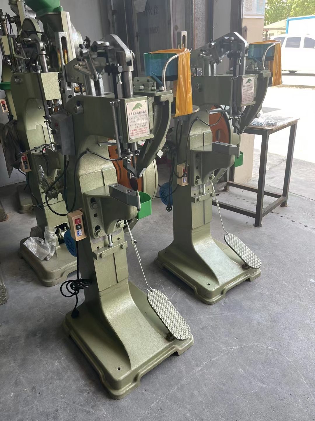 Automatic Riveting Assembling Button Making Machine for Snap Button Jeans Button