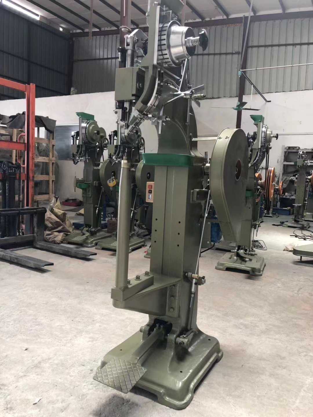 Automatic Riveting Assembling Button Making Machine for Snap Button Jeans Button