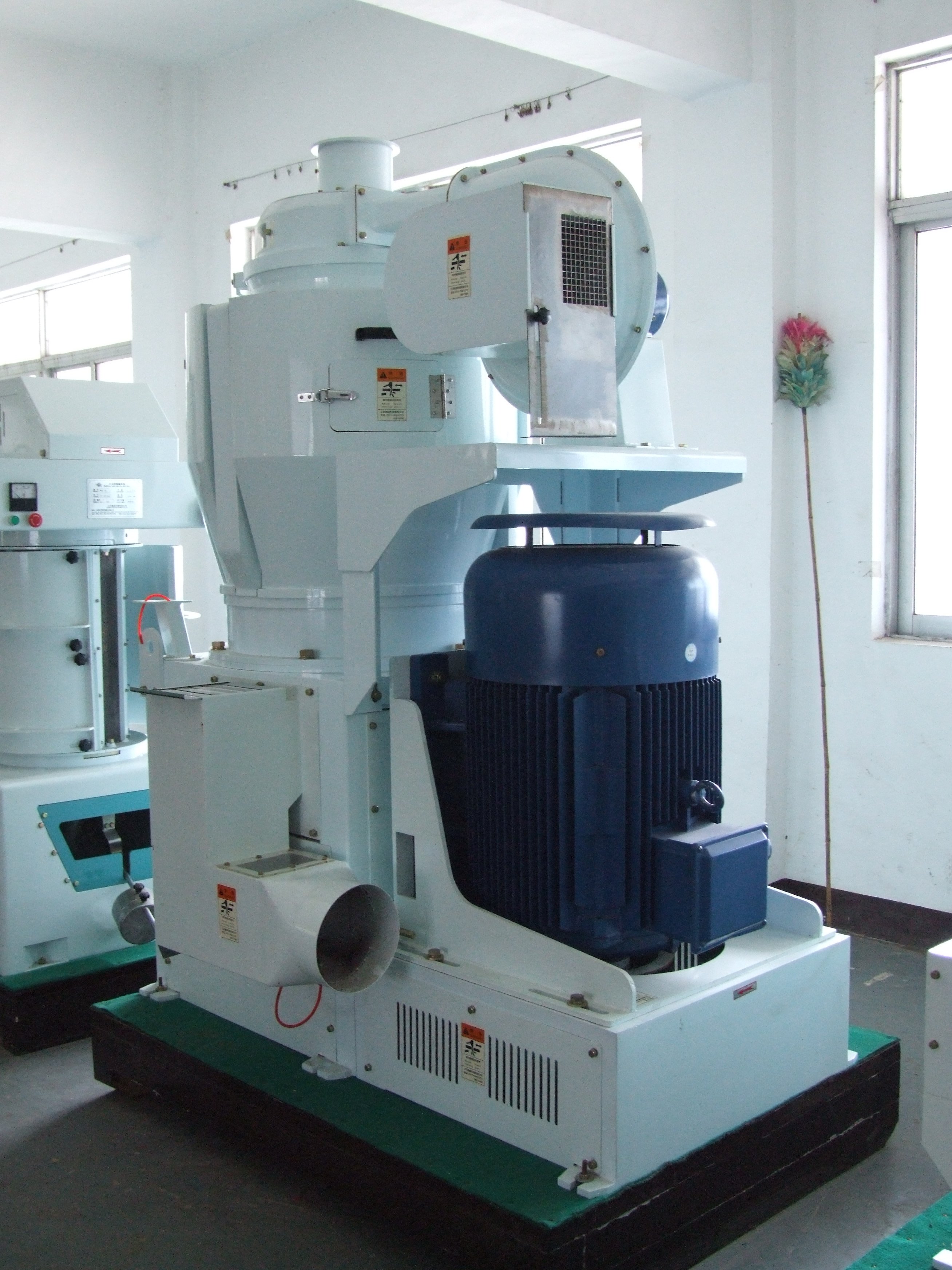 Professional Factory manufacture 3-10TPH MNMLt series durable new vertical rice whitener iron roller rice mill
