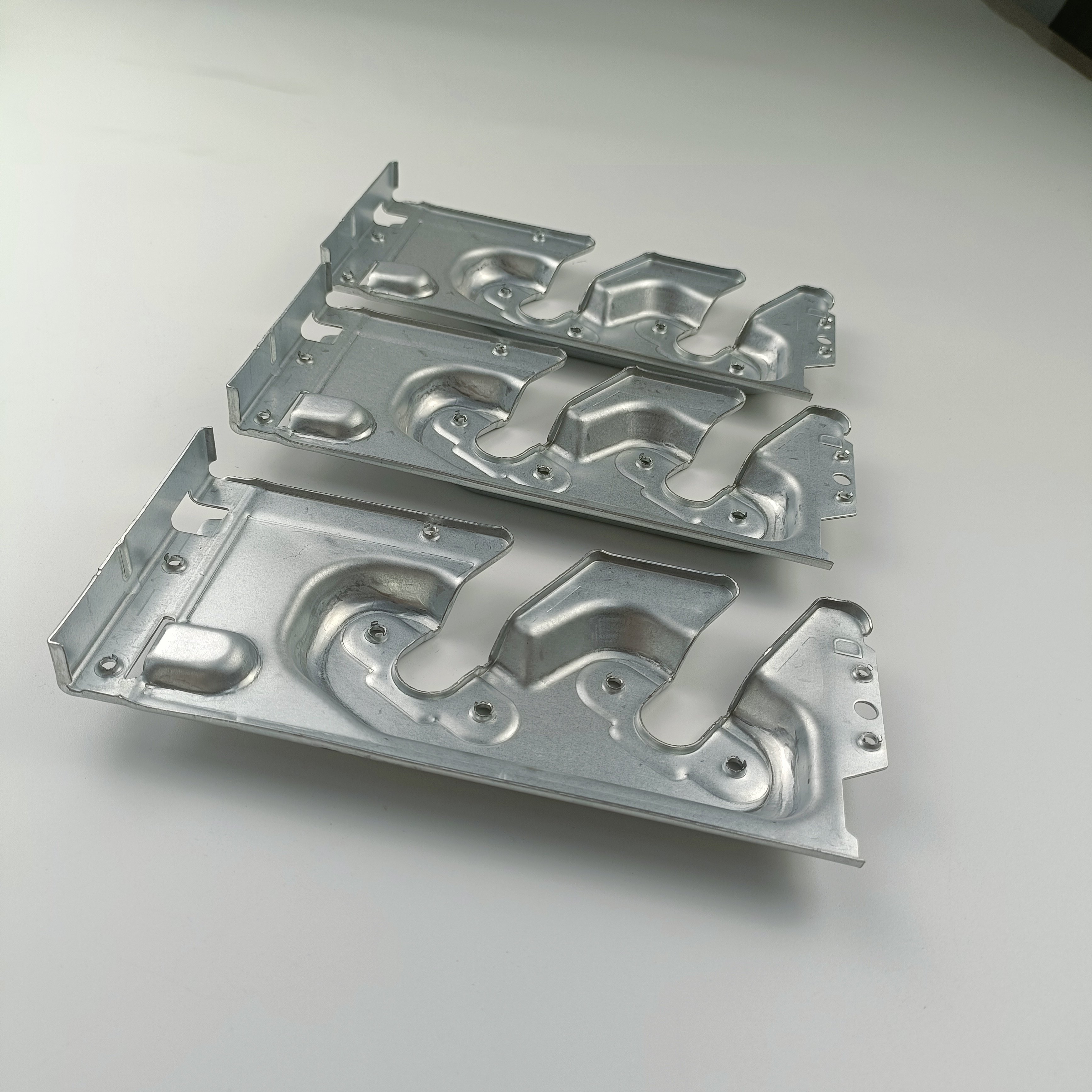 Customization of sheet metal manufacturing for metal components and metal parts