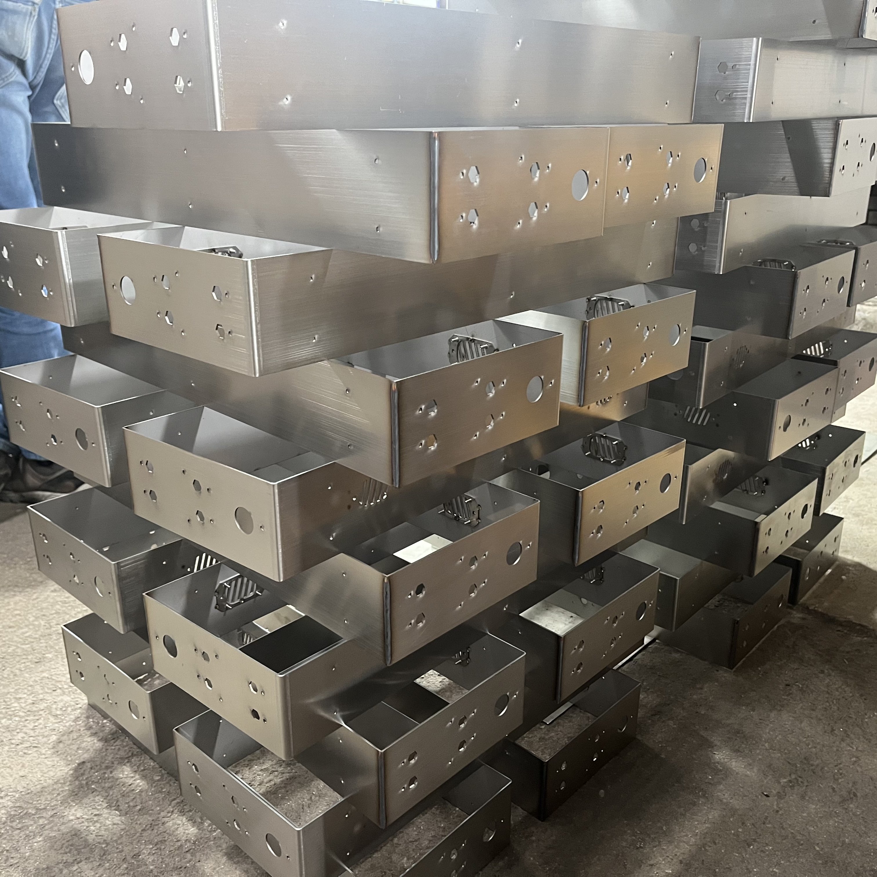 Sheet Metal Fabrication Laser Cutting Welding Service Custom Carbon Steel Metal Chassis
