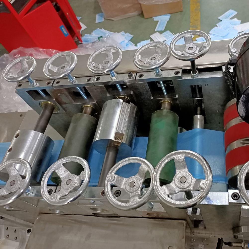 Latest Design Medical Disposable Overshoes Equipment Shoe Cover Making Machine