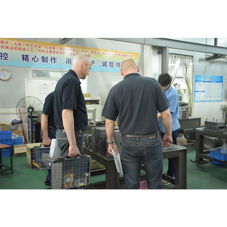 China Donggua Mold Supplier Plastic Injection Mold Making Maker Injection moulding Manufacture Polishing Mold