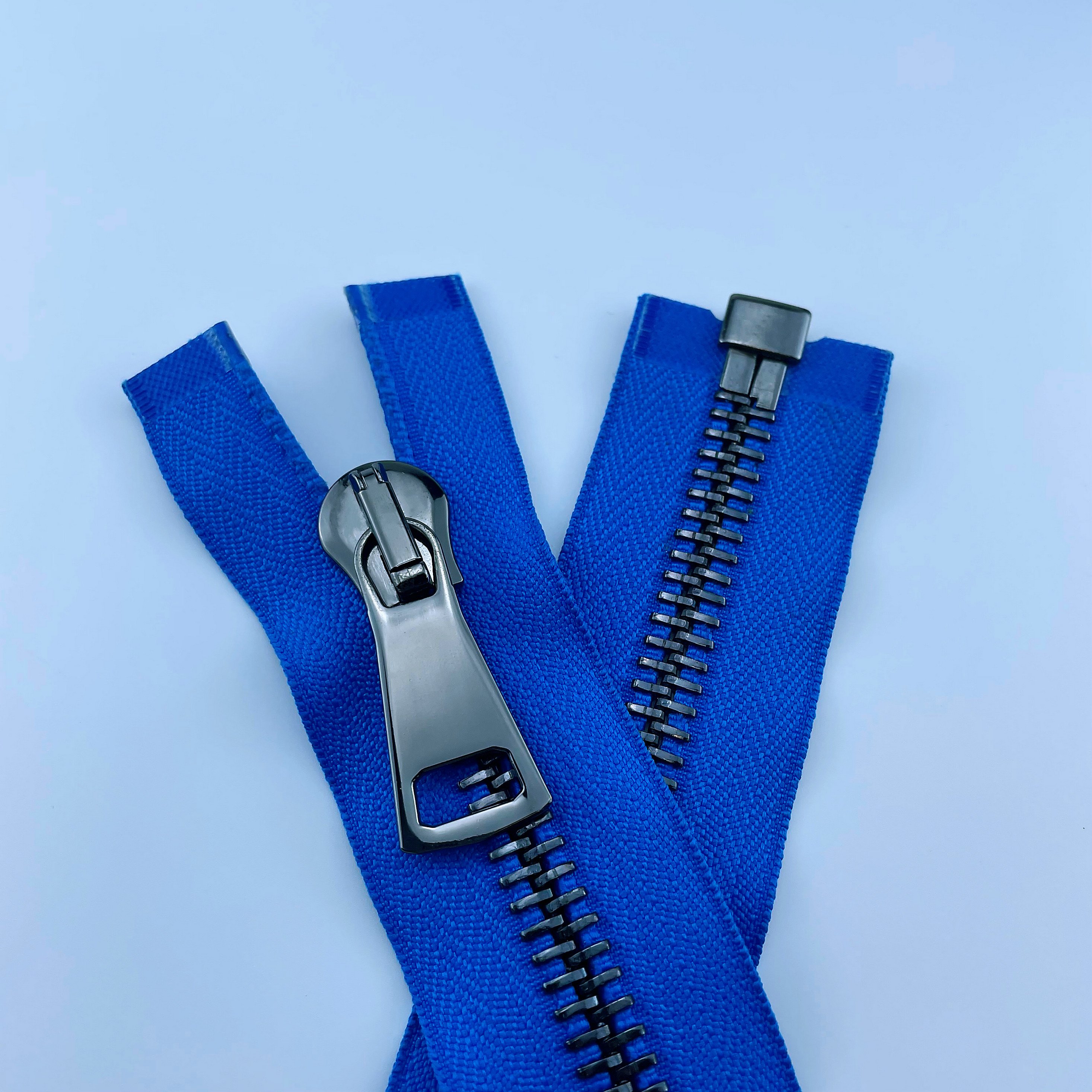 NO. 8 Zippers Accessories Metal Zipper for Garment and Bag Slider Puller Auto Lock Zipper Slider Mould Open End Brass Use Shoes