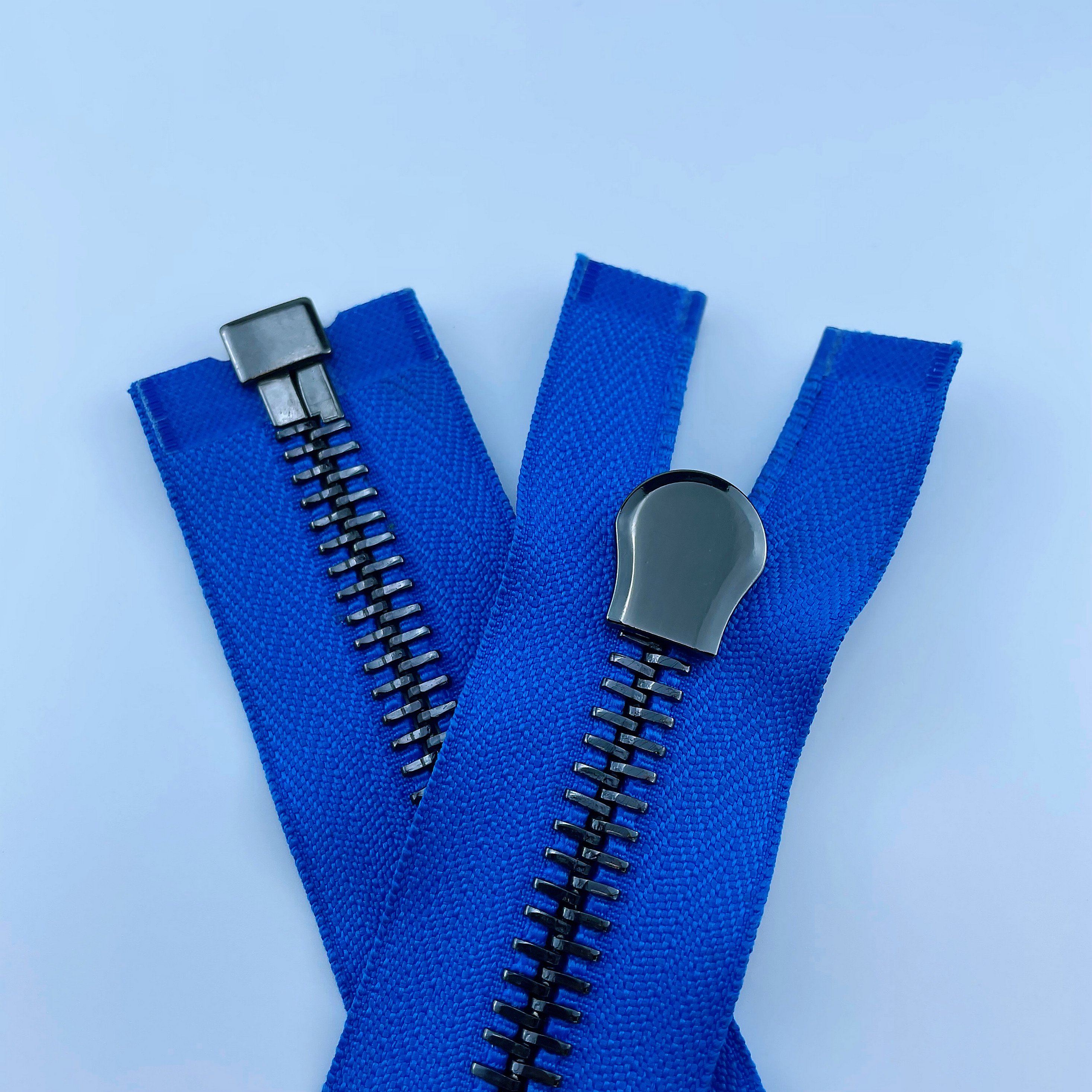 NO. 8 Zippers Accessories Metal Zipper for Garment and Bag Slider Puller Auto Lock Zipper Slider Mould Open End Brass Use Shoes