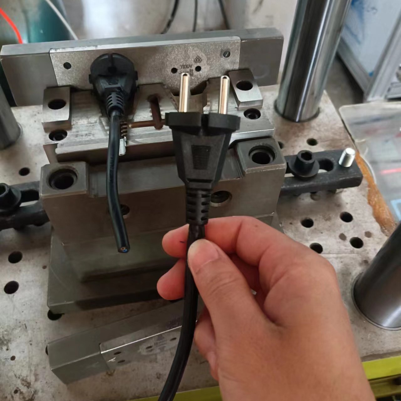 Factory price automatic 55 ton small vertical plastic electronic parts components injection molding machine for USB cable plug