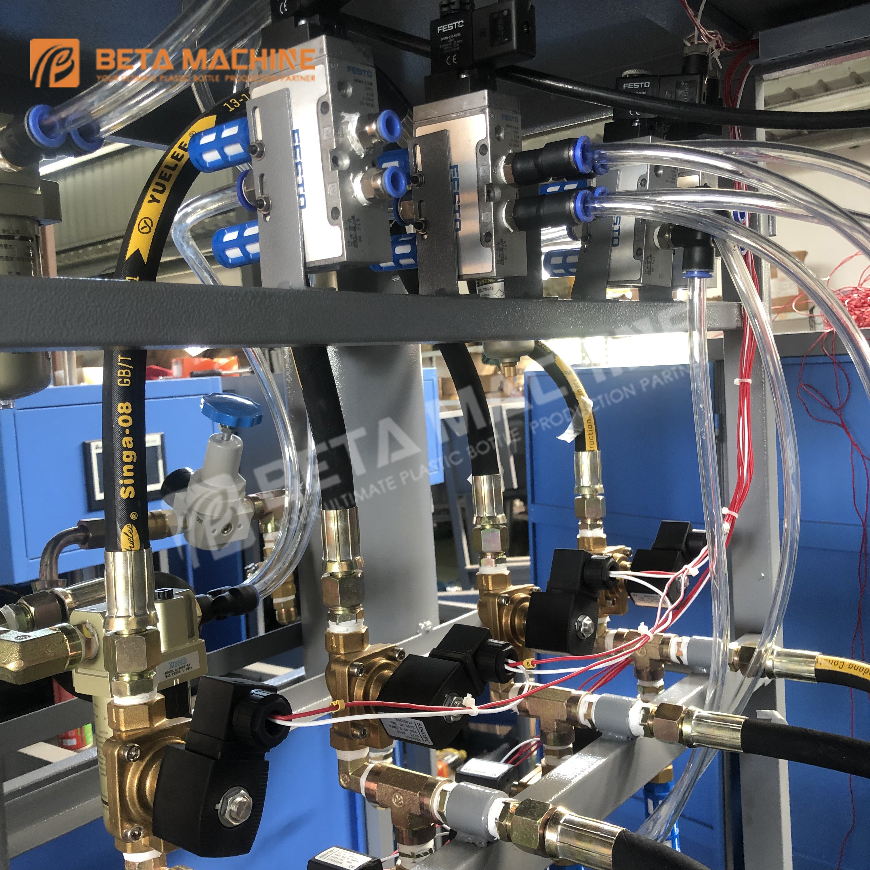 2000BPH Semi Automatic Plastic PET Bottle Making Machine 4 Cavities Bottle Blow Molding Machine