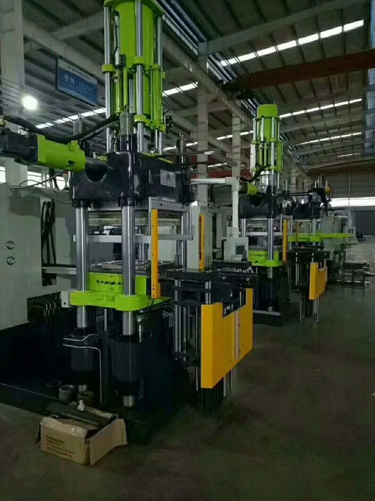 Automatic Rubber Injection Moulding Machine for Making Slipper Sandal Flip-Flop Shoe