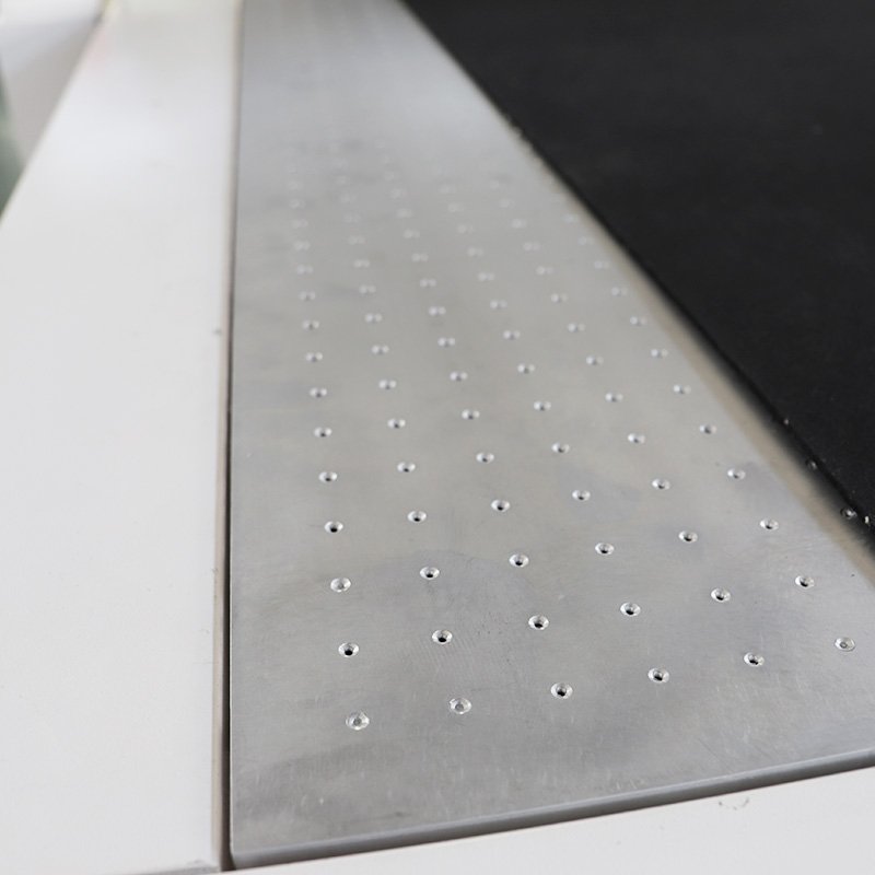 Cutting rubber gaskets with CNC routing machines oscillating knife blade cutting machine with punch for make shoes