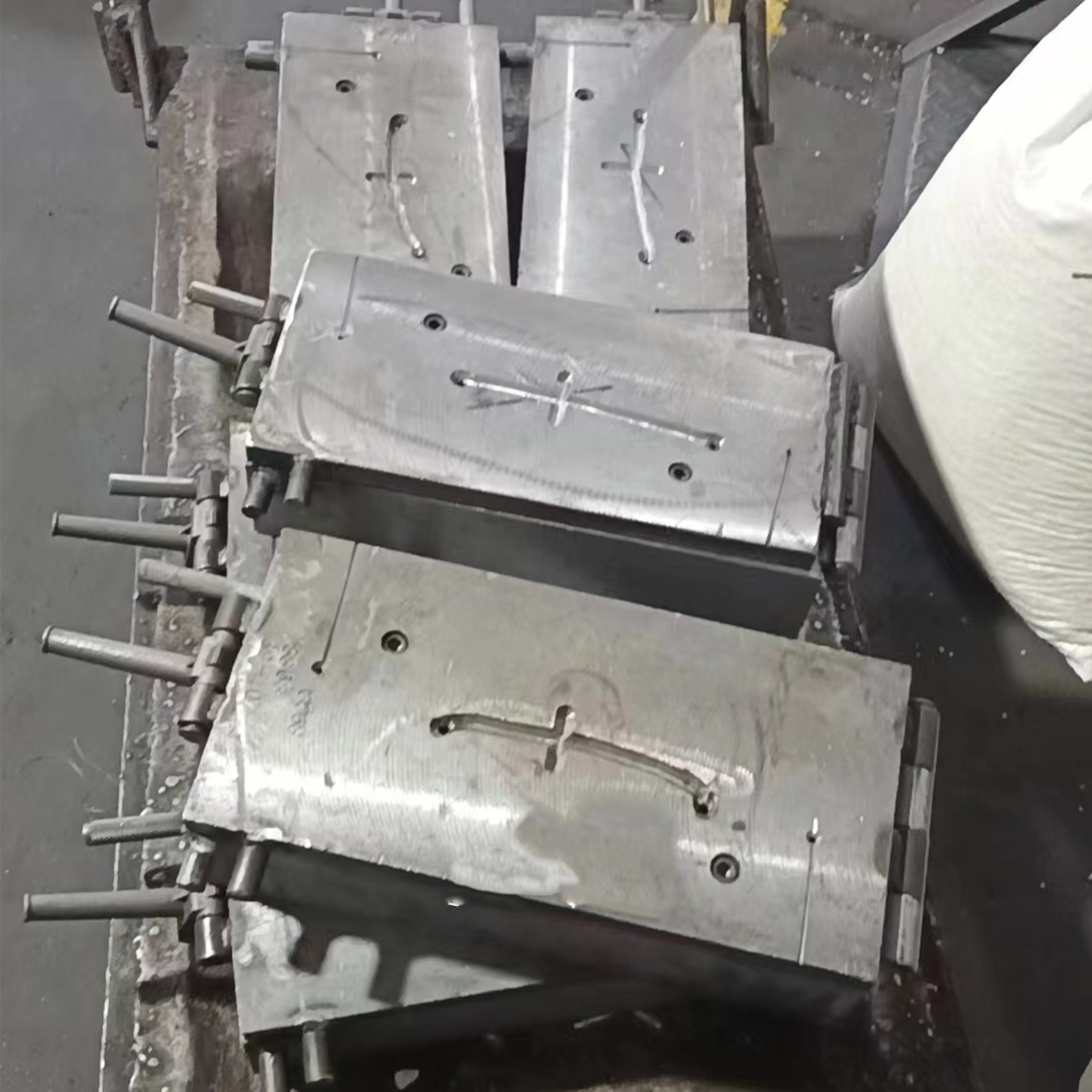 Guangzhou CNC shoe mould maker RISVINCI canvas PVC PU phylon shoe sole moulds shoe moulding machines EVA machine for soles