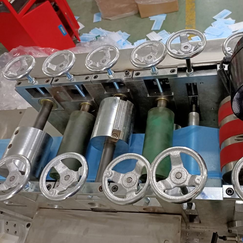 Professional Carpet Floor Protection Consumable Shoe Cover Making Machine