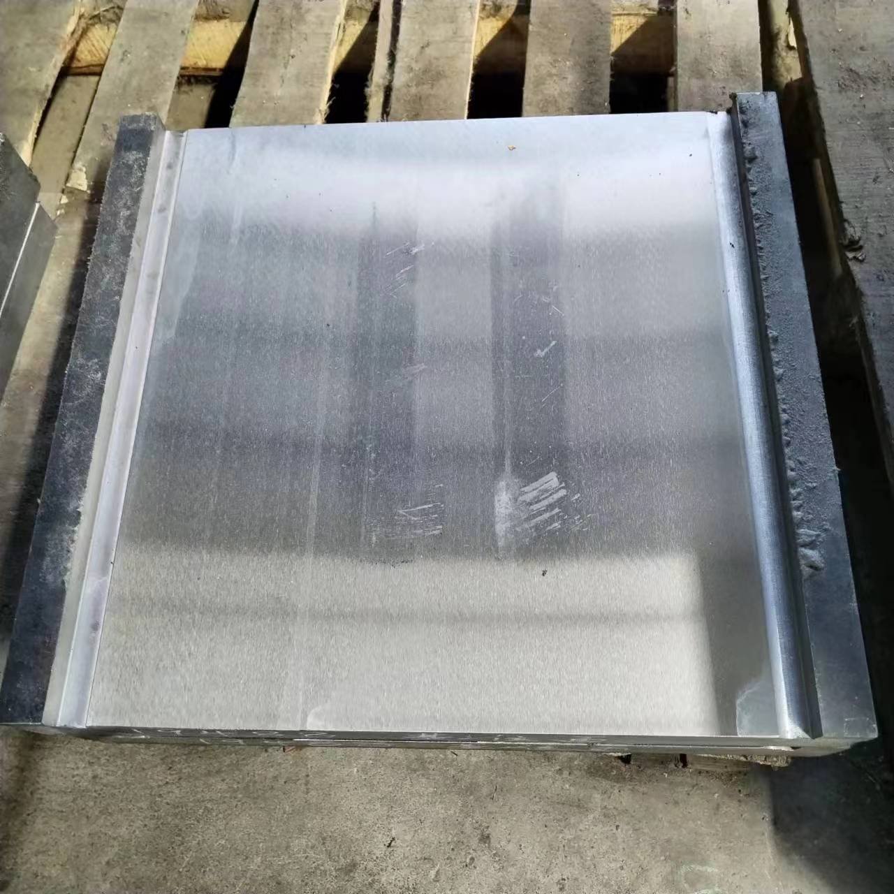 Special equipment for manufacturing automotive friction pads, specialized mold equipment for brake shoes