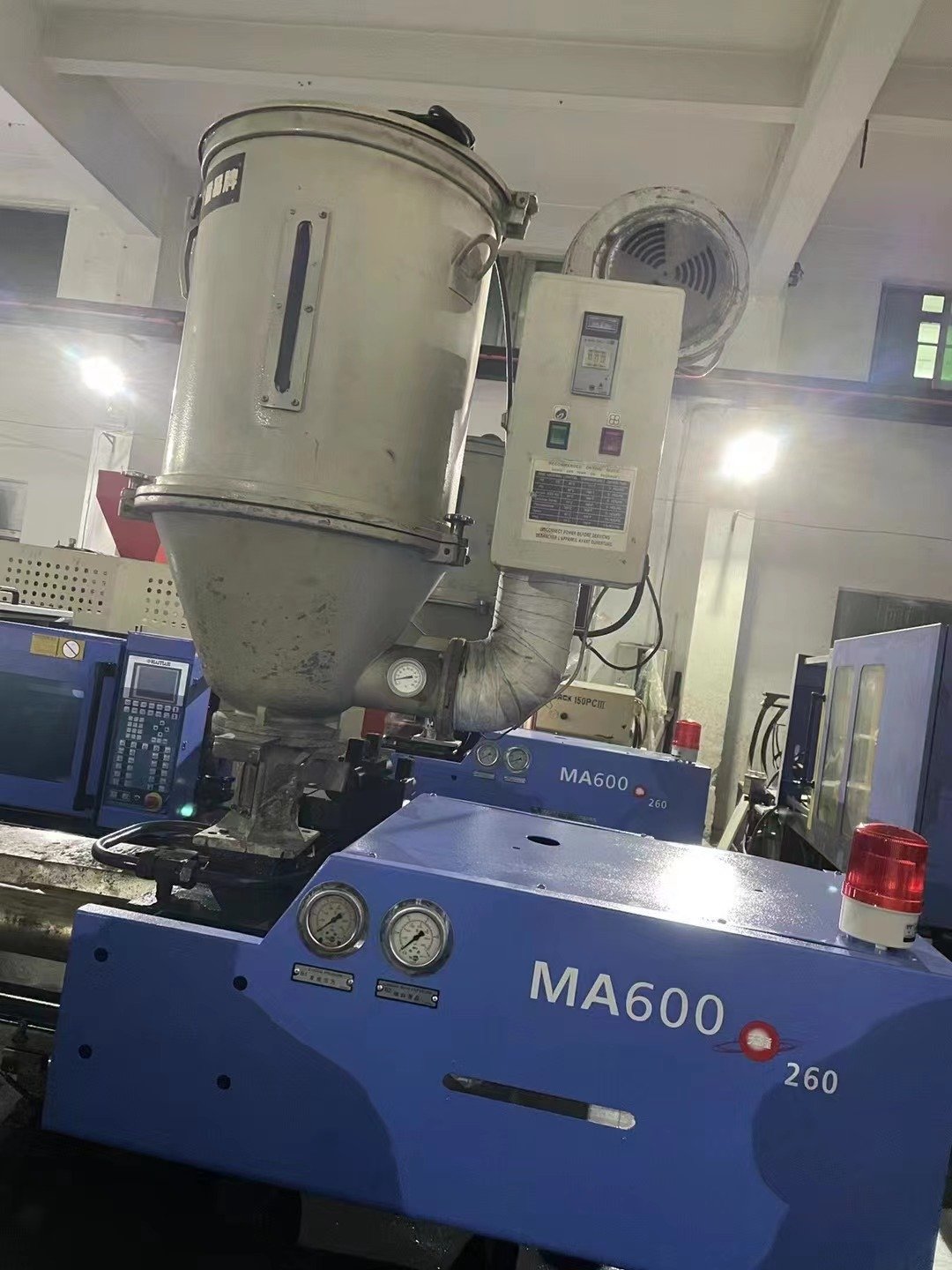 Second-hand Haitian 60ton servo motor plastic toys mobile phone protective shell injection molding machine