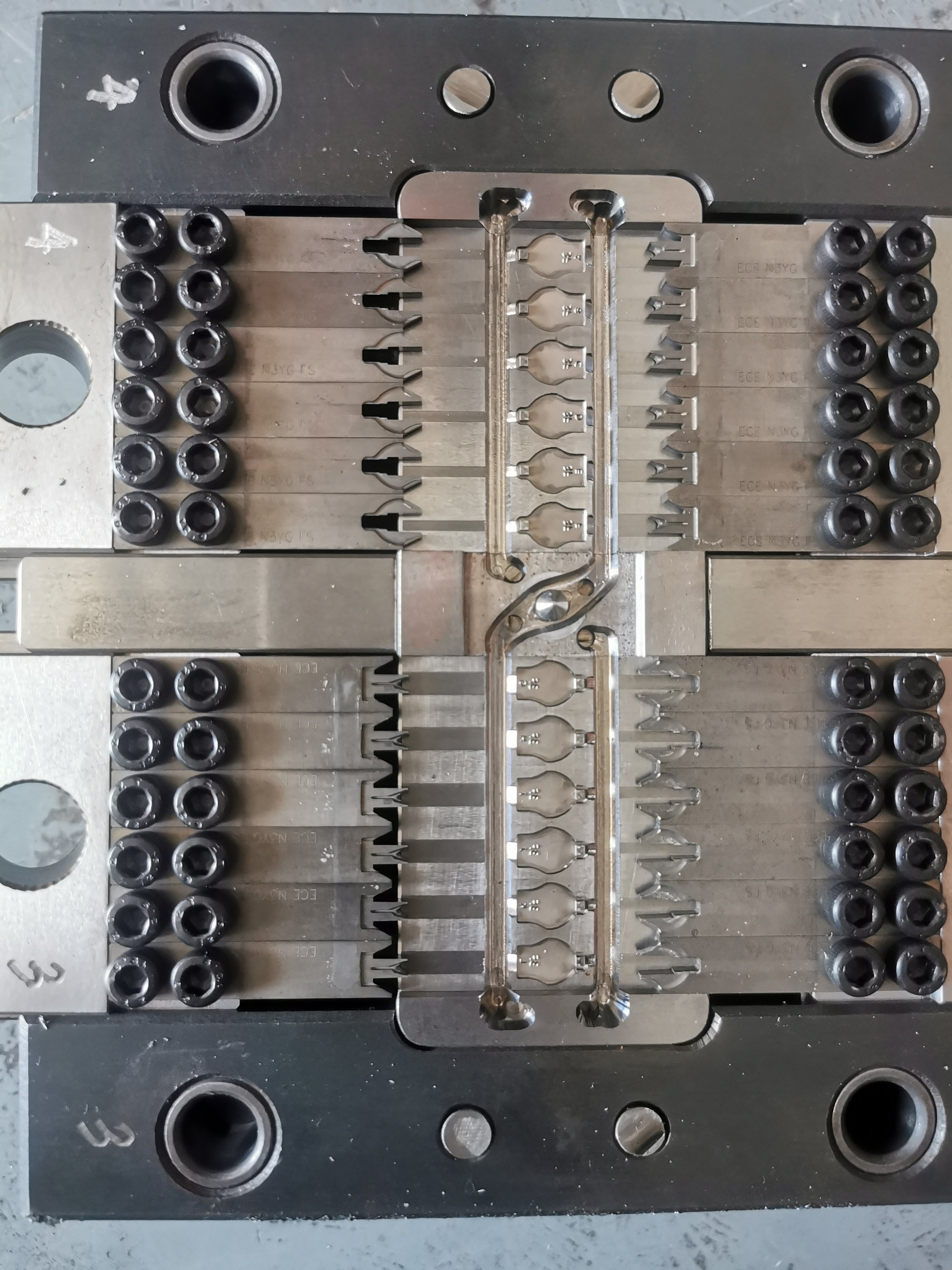 KYY High-quality Die Casting Machine Mould Zipper Slider Body Mould Zipper Accessories Zipper Mould