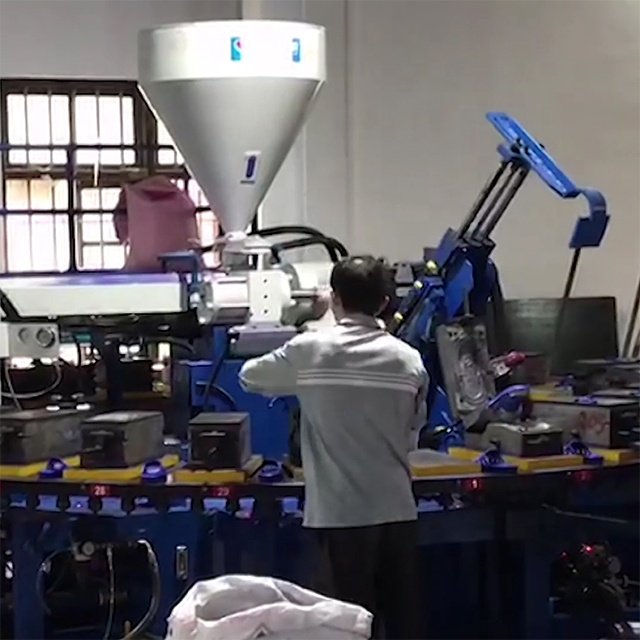 2022 factory promotional automatic rotary PVC sandal / slipper / sole injection moulding machine