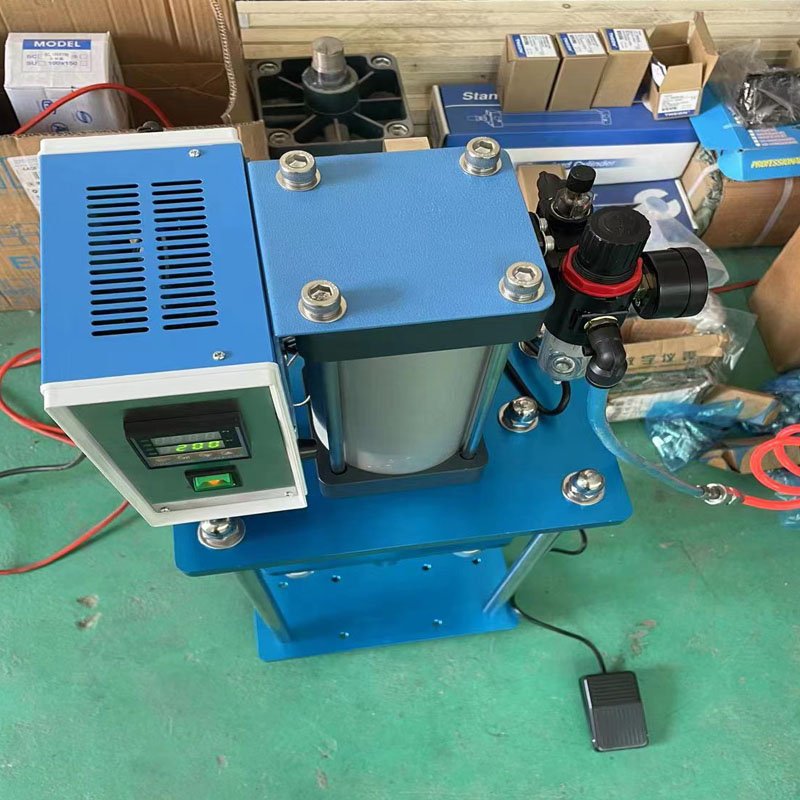 Selling 10G 20G Plastic Molding Machine Desktop Plastic Injection Machine For Connector Plug Switch Socket Wite