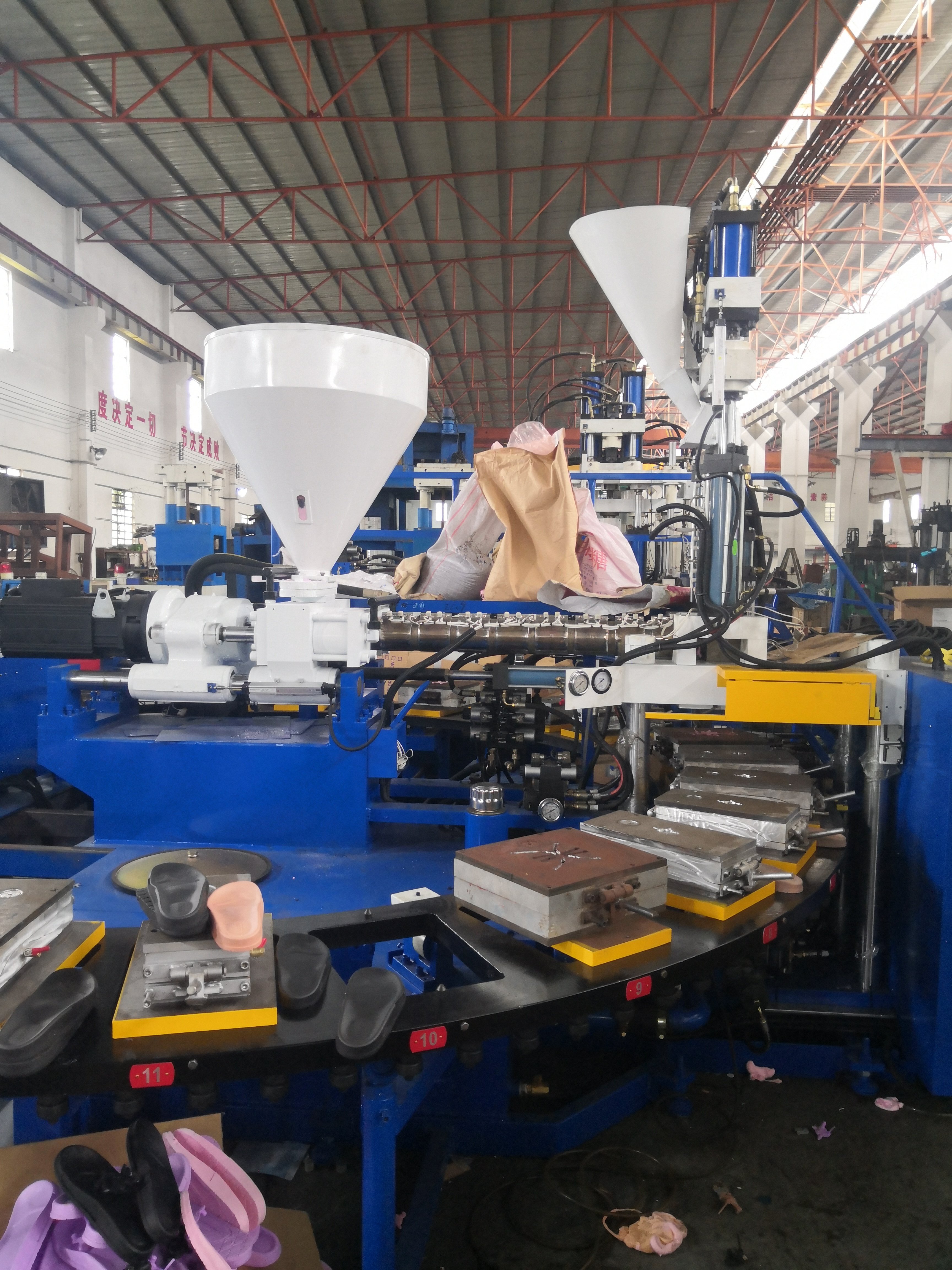 2024 fashion new sole slippers scandals injection molding machine hot sale