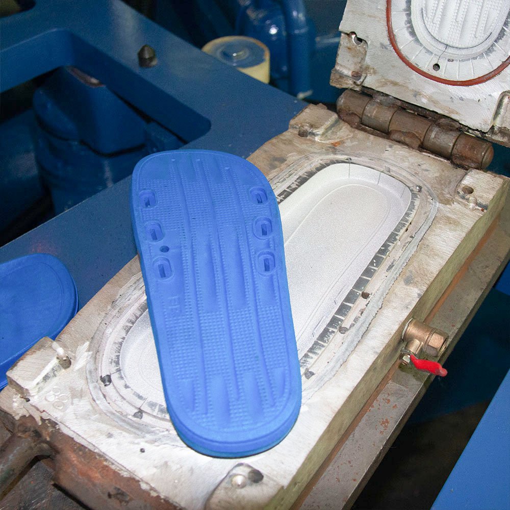 Competitive Price PVC Slipper And Sandals Making Machine 24 Stations Auto Dispenser Machine