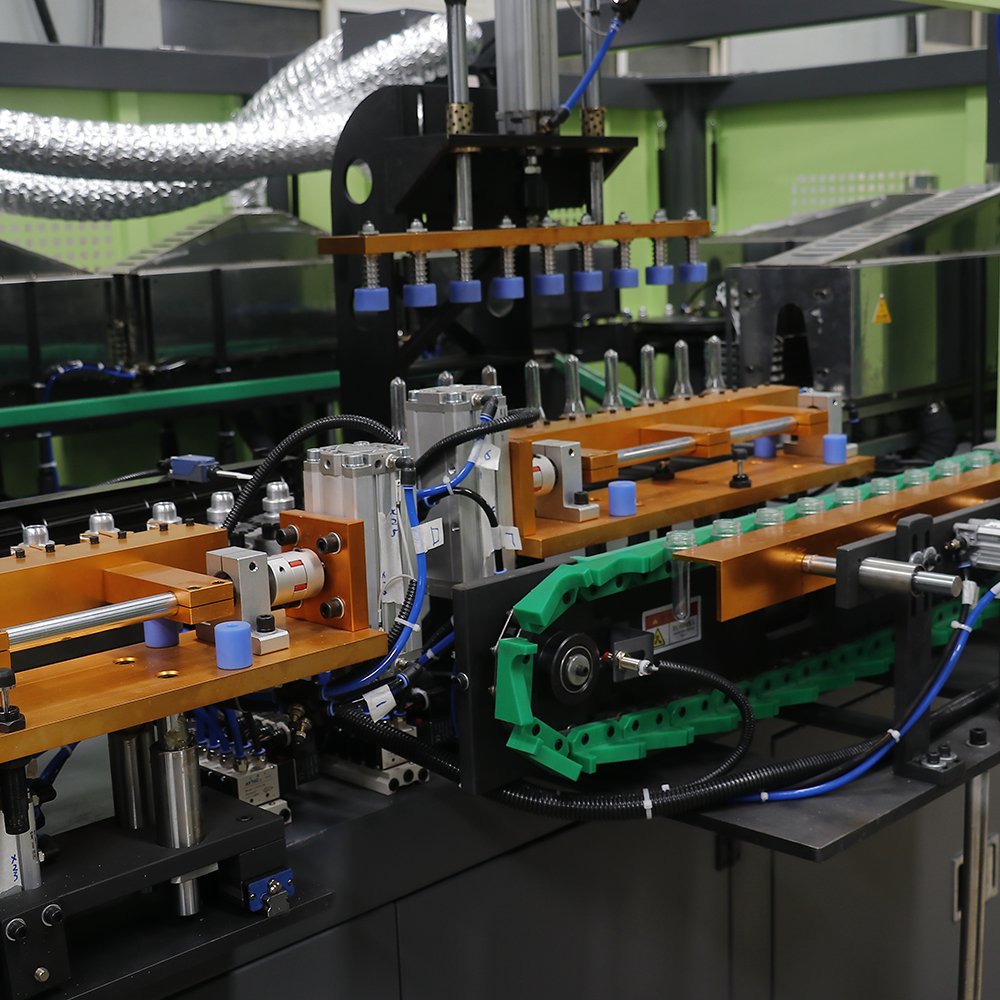8000BPH High Speed 7 Cavity Automatic Blow Moulding Machine Making PET Bottle Blowing Machine