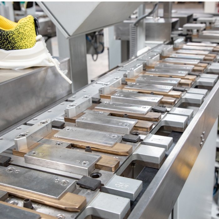Wholesale China Supplier Automatic Shoe Making Disposable Slipper Safety Shoe Production Assembly Line