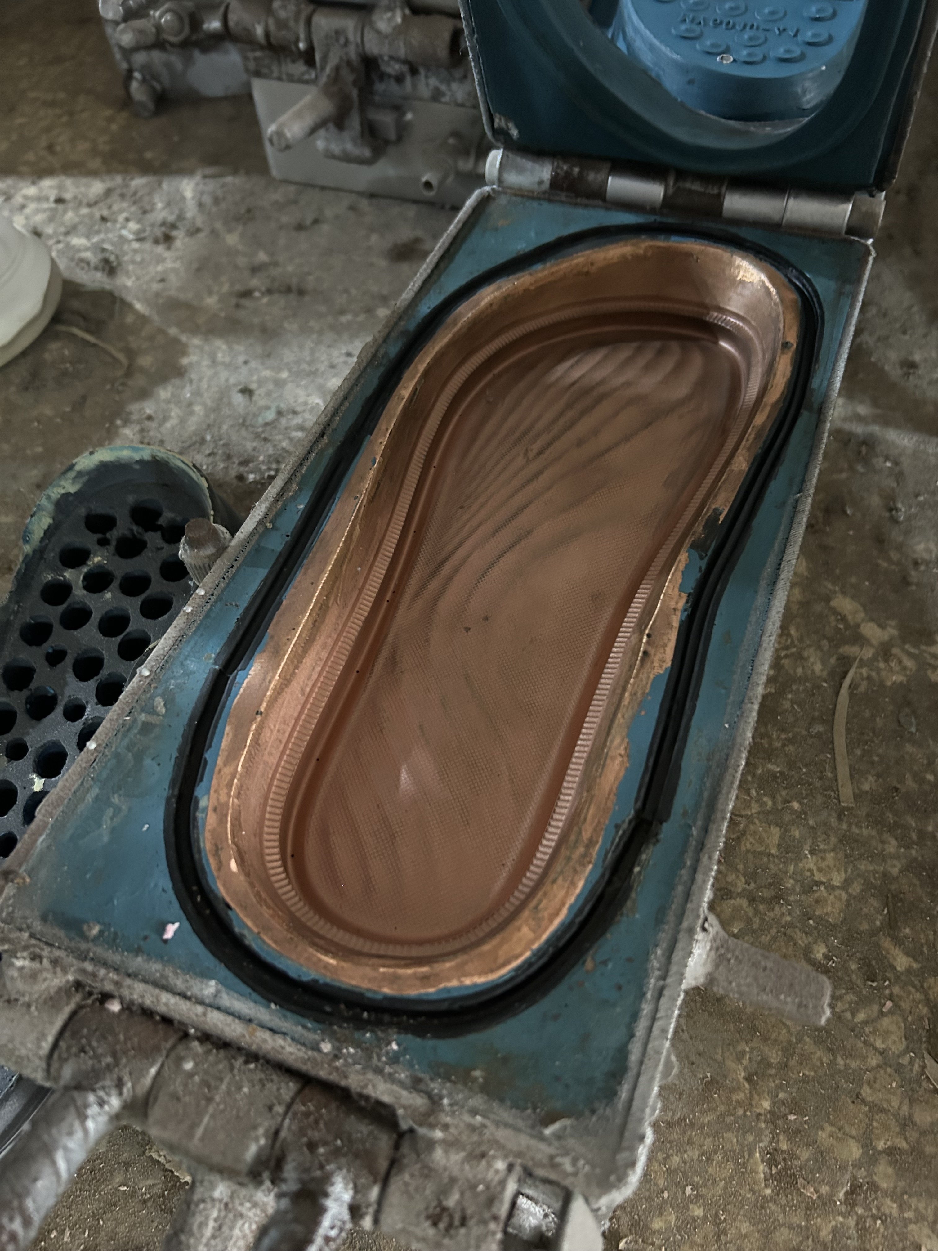 PU rotary vertical type shoe sole slipper sandal steel aluminum copper mould