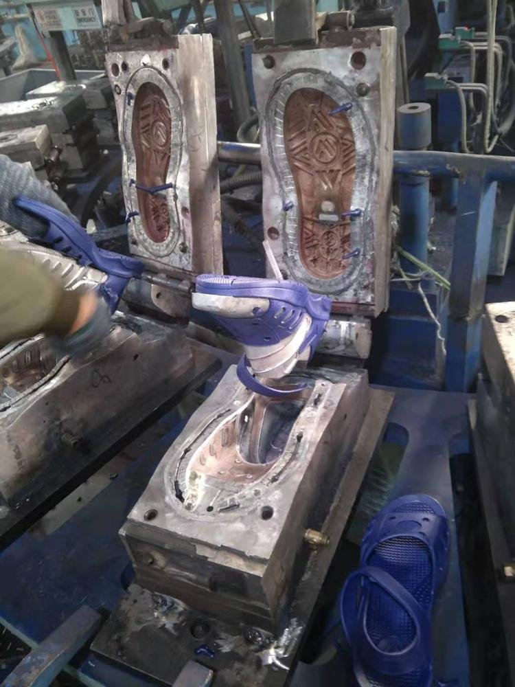 Automatic PVC crystal shoes moulding machine Plastic jelly shoes making machine