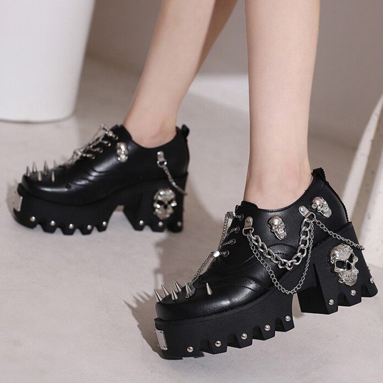 Fashion Rivets Chunky Heels Shoes Women Lace Up Large Size 46 Rocky Style Metal Skull Decor Pumps Chain Causal Booties