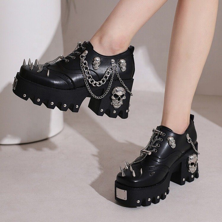 Fashion Rivets Chunky Heels Shoes Women Lace Up Large Size 46 Rocky Style Metal Skull Decor Pumps Chain Causal Booties