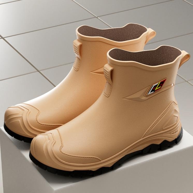 Wholesale Trendy All-Weather Waterproof Non-slip Slip-On Rubber Construction Rain Boots for Outdoor Adventures for Men