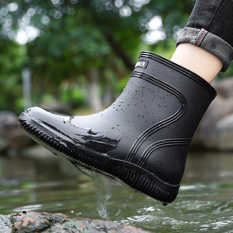 Men's Non-Slip and Wear-Resistant Fishing Shoes Thick Soles with Velvet Rain Boots Lightweight for Summer and Winter