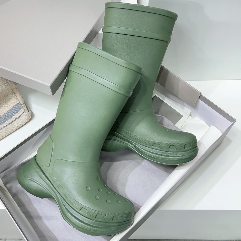 Size 35 to size 45 2024 Autumn Winter New Water Boots For Women Thick Bottom Non-slip Hole Shoes Designer Rain Boots