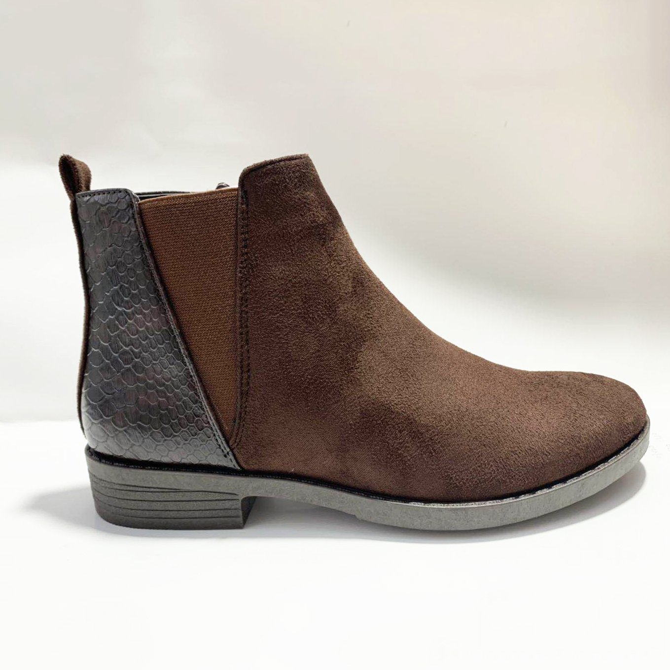 2025 Latest wholesale suede boots women rivet shoes boots ladies ankle winter snow boots