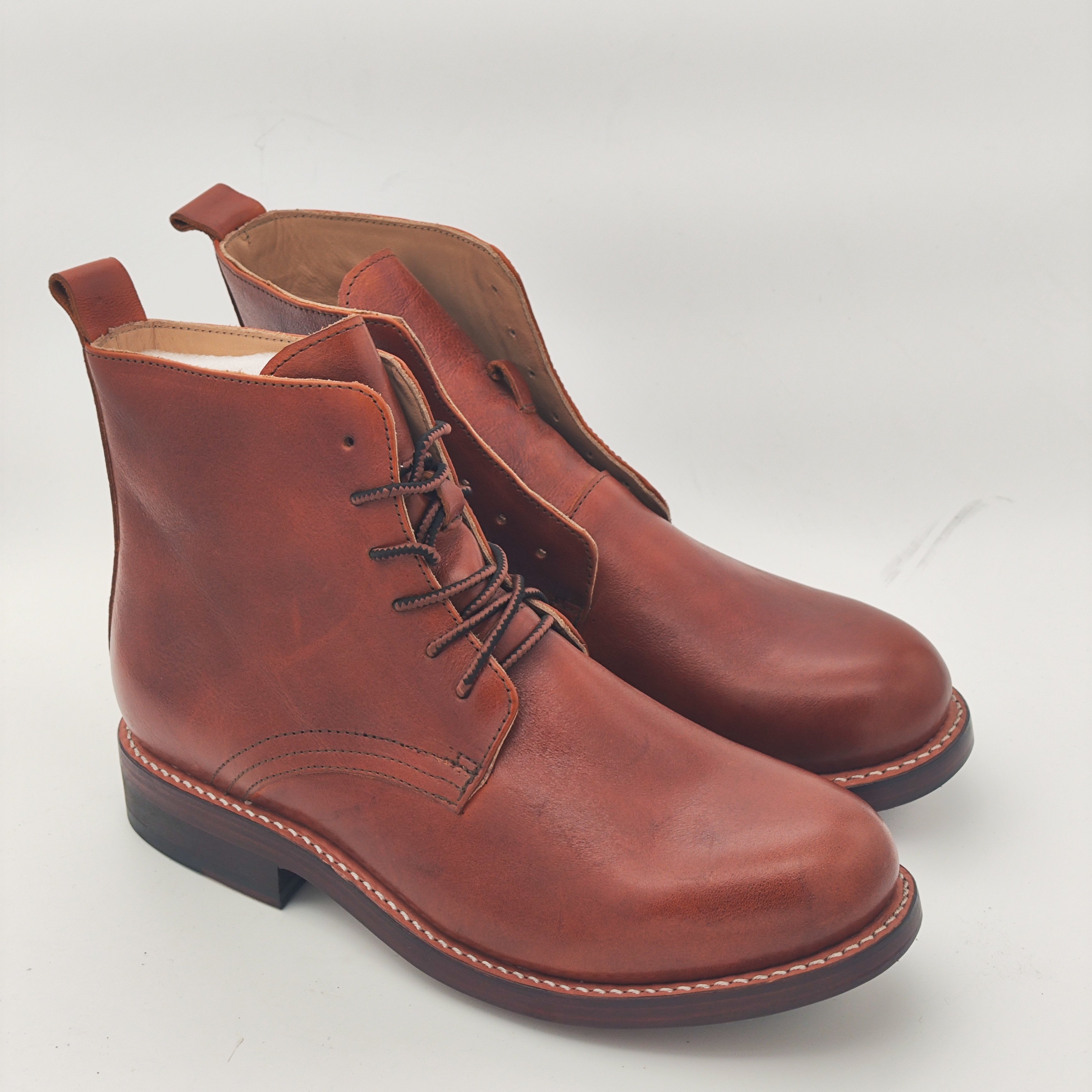 Round head solid color flat bottom front tie up men's brown thick heeled boots oversized