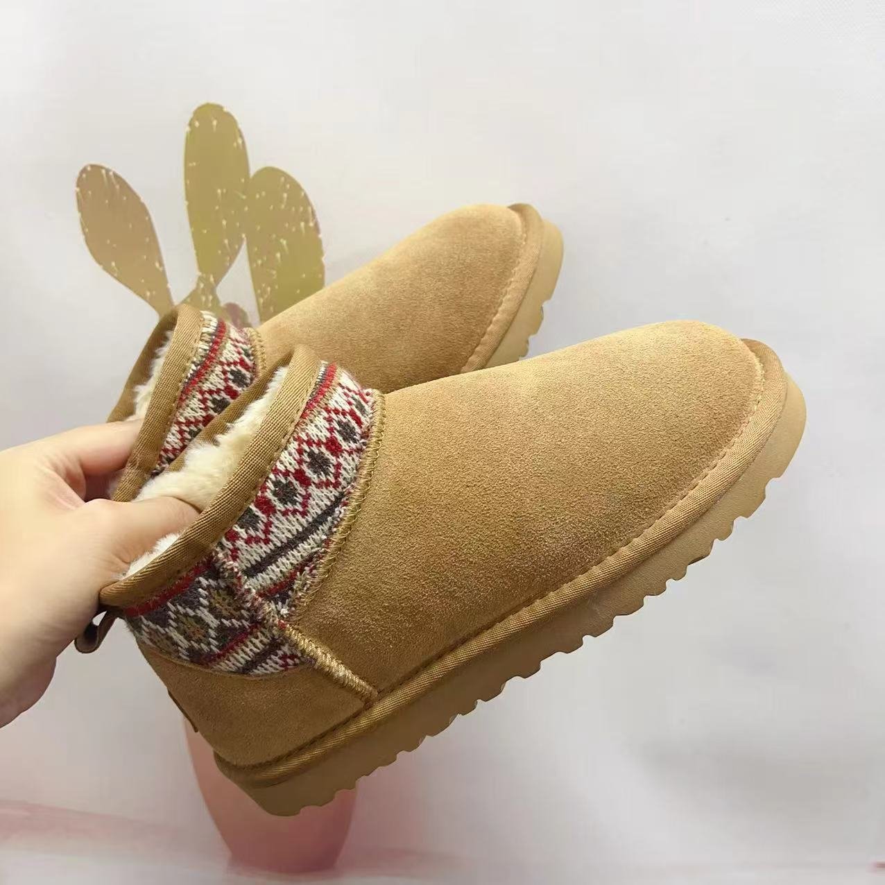 2024 New Style Cowhide Wool Men's and Women's Couple's Mid-tube Snow Boots Old Cotton Shoes Women's Boots Flat-bottomed