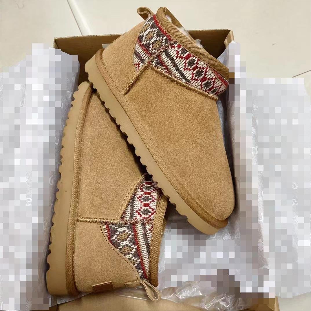 2024 New Style Cowhide Wool Men's and Women's Couple's Mid-tube Snow Boots Old Cotton Shoes Women's Boots Flat-bottomed