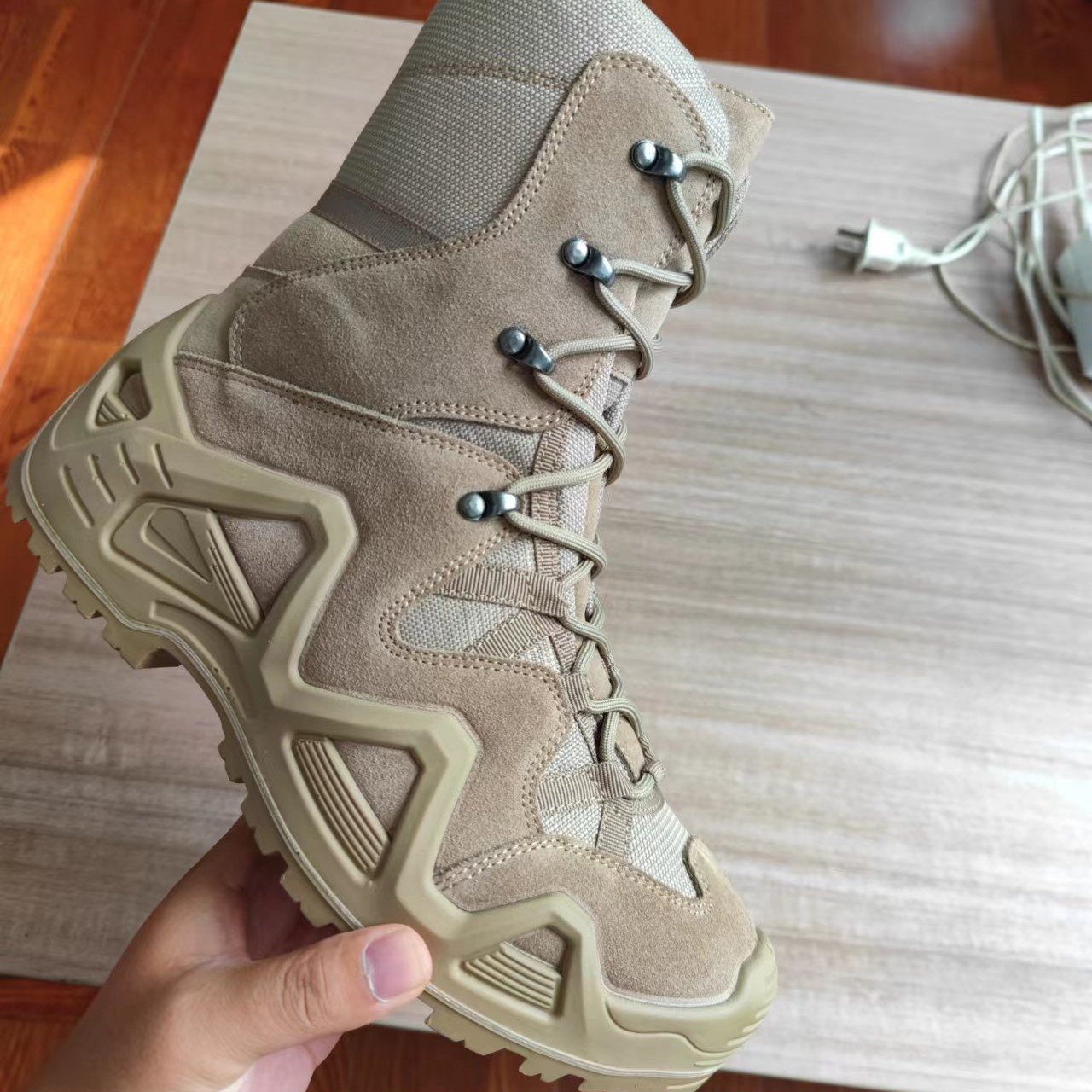 Men's travel training exercise boots Outdoor hiking boots Thickened waterproof Desert boots Climbing shoes Men's high tops