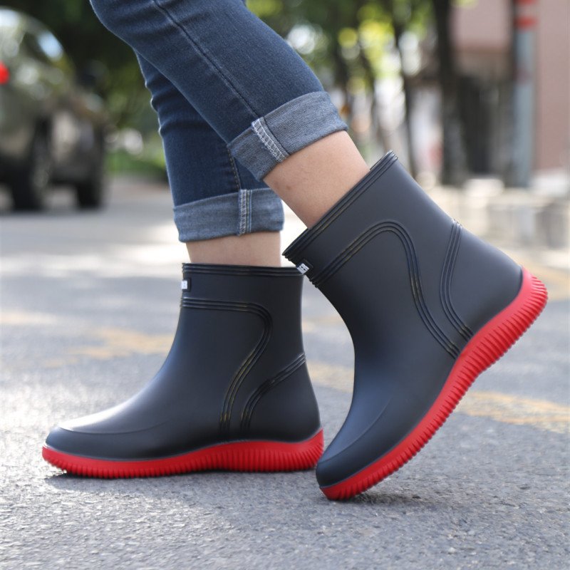 Man Fashion Pvc Working Rain Boots Waterproof Simple Black Rain Midi Shoes For Gentlemen