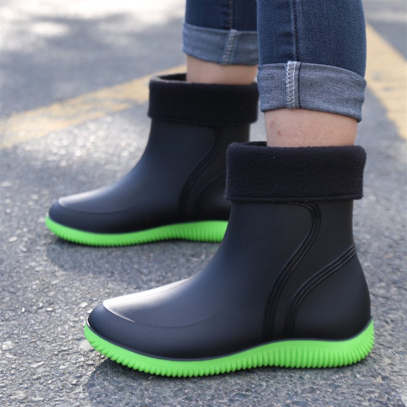 Man Fashion Pvc Working Rain Boots Waterproof Simple Black Rain Midi Shoes For Gentlemen