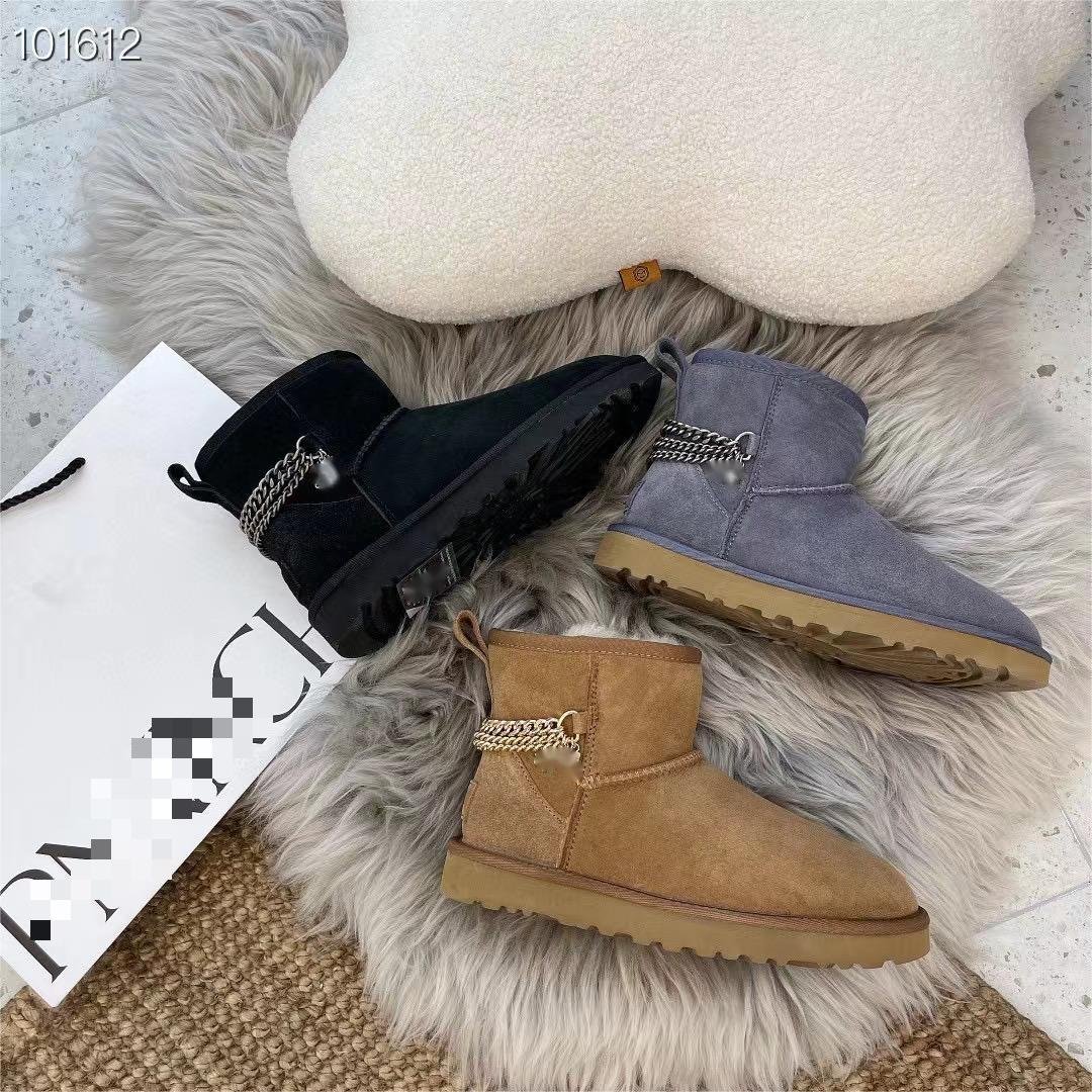 QY7202 2024 Designer's new fall/winter women's boots Classic flat low top metal chain short snow boots