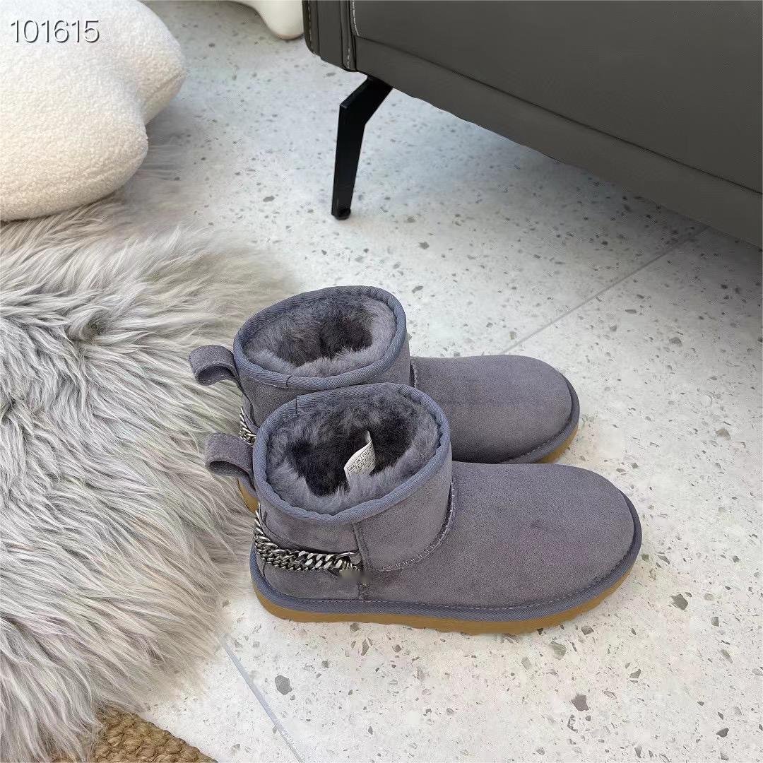 QY7202 2024 Designer's new fall/winter women's boots Classic flat low top metal chain short snow boots