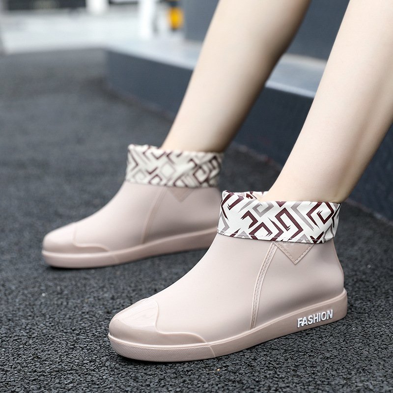 New Female Water Shoes Rainboots Ankle Boots Flats Rubber Shoes Women Waterproof Rain Boots