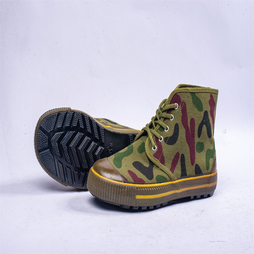 China Manufacturer New Product Miners Boot Flat Rubber Non-slip Shoes