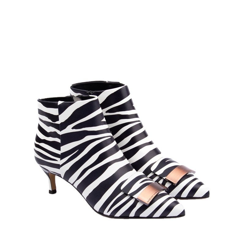 2024 Custom Logo Women's Comfortable Rubber Insole Ankle Boots Zebra Stripe Low Heel Outdoor Walking Boots Western Style Autumn