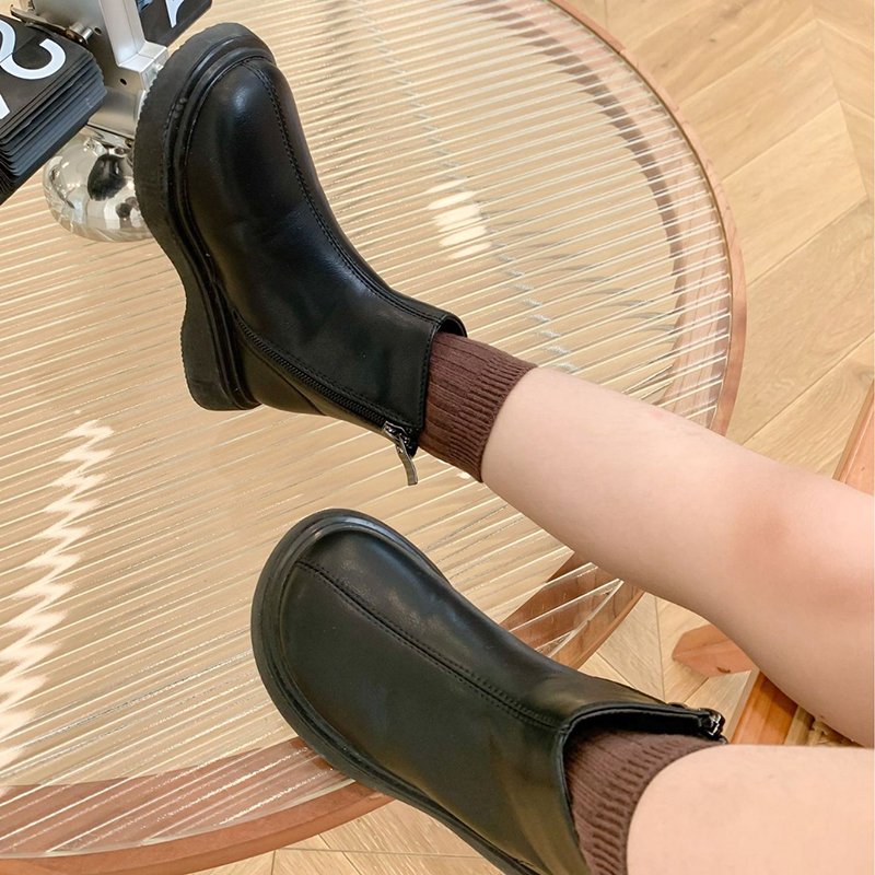 Soft comfortable leather wide fit minimalistic ergonomic designer Chelsea boots baby kids toddler girl boy shoes boots