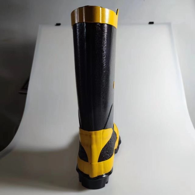 2023 Hot sales factory price anti-smash, anti-puncture, waterproof, wear-resistant 100% rubber boots good price