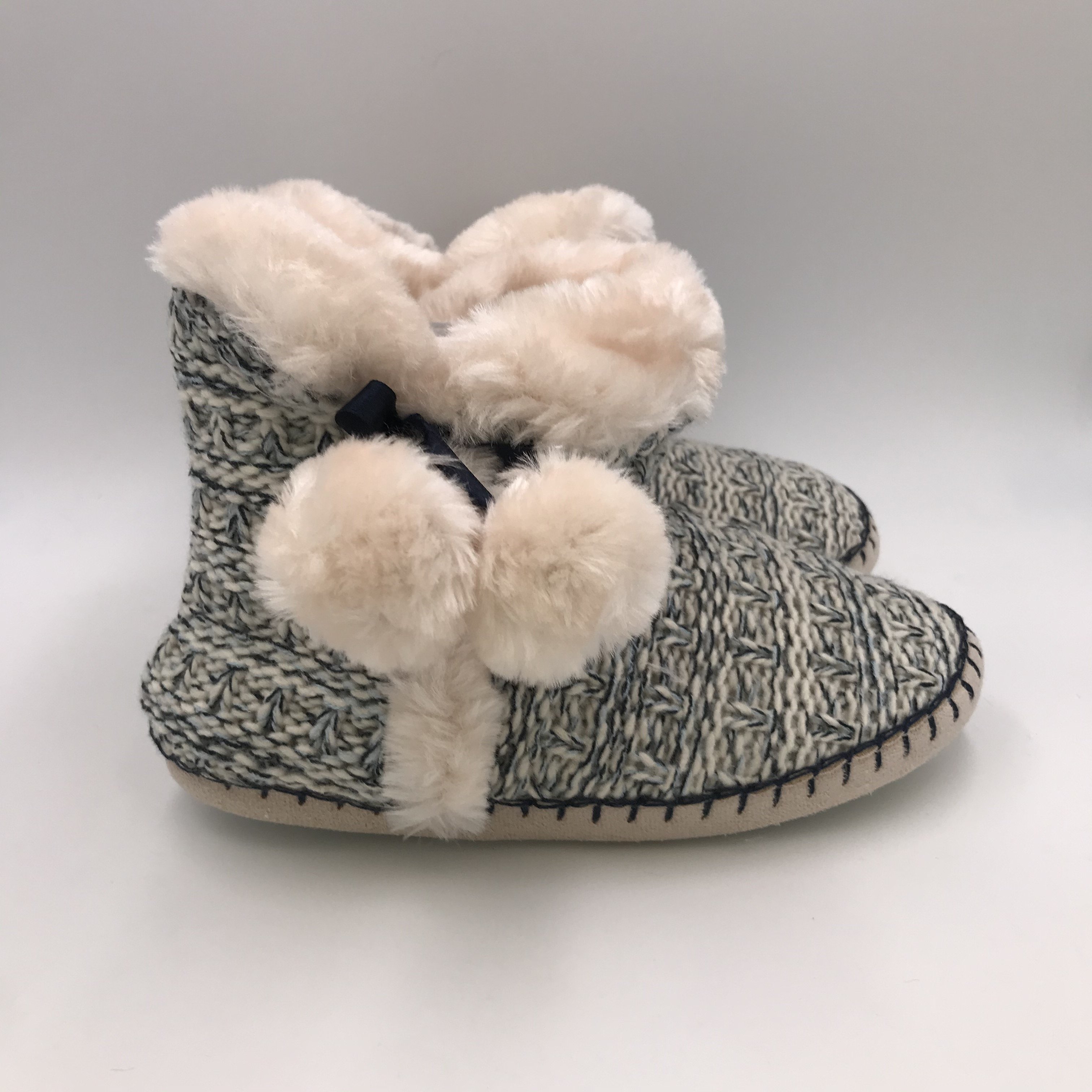 Comfortable winter warm short fur lined knitted pom pom indoor boots slippers for women
