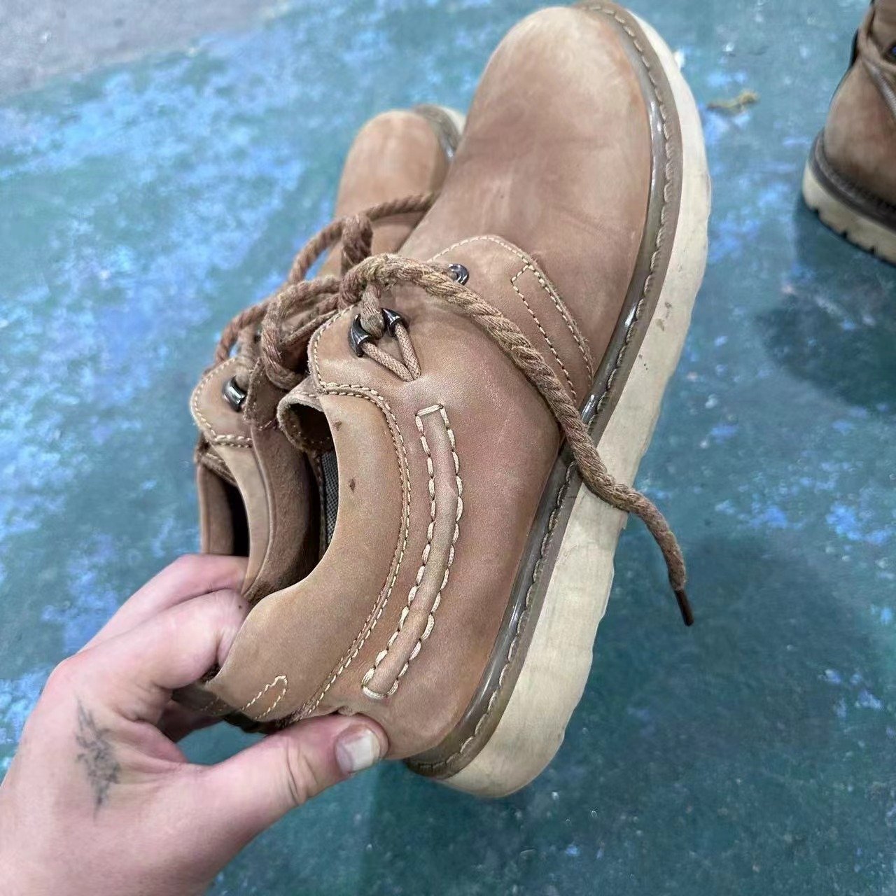 Direct supplier wholesale used brand boots secondhand climbing shoes hiking Martin boot outdoor shoe